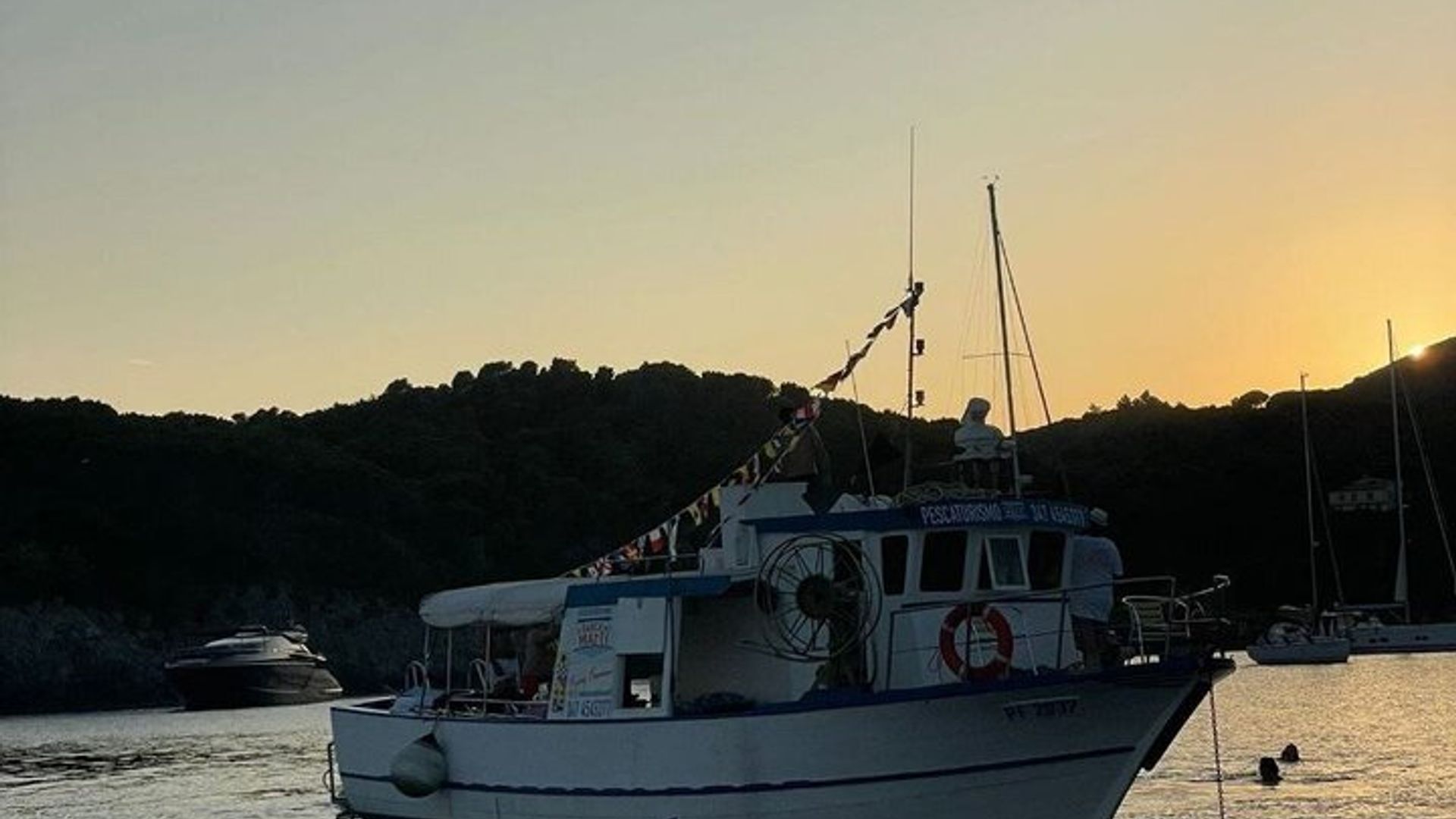 Tourisme de pêche sur l'île d'Elbe avec apéritif et dîner à bord