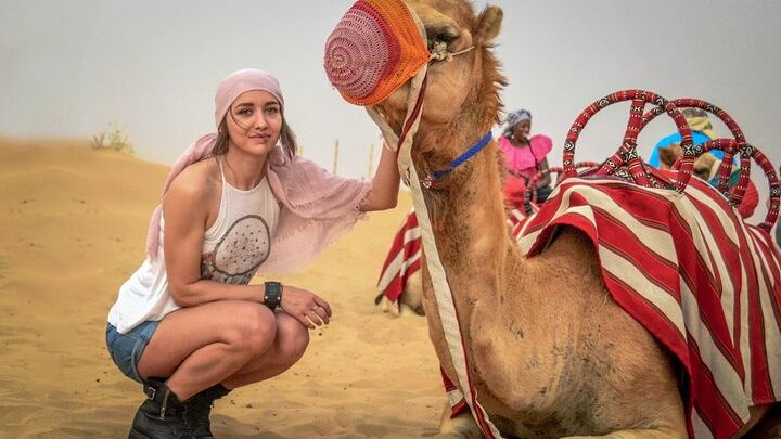 Dubai Desert Safari 4WD Tour With BBQ and Private Transfers