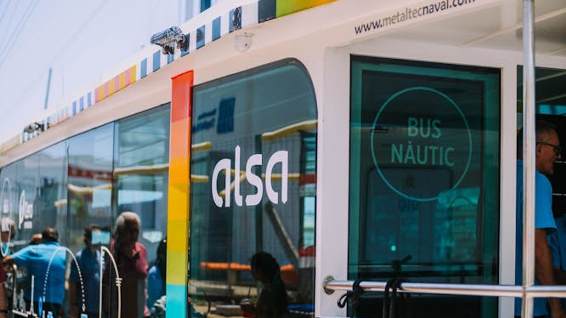 Bus Nàutic boat ride in Barcelona with tapas tasting