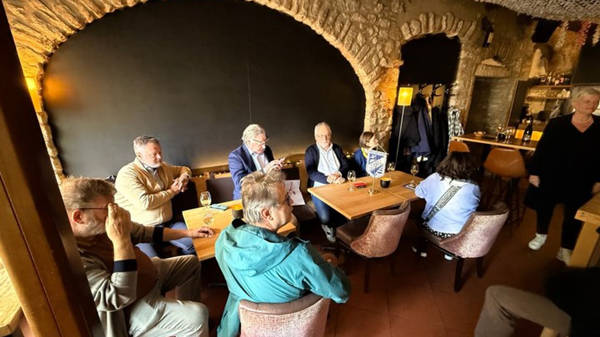 Cata de vinos de Luxemburgo en la República Vitivinícola de Dipso