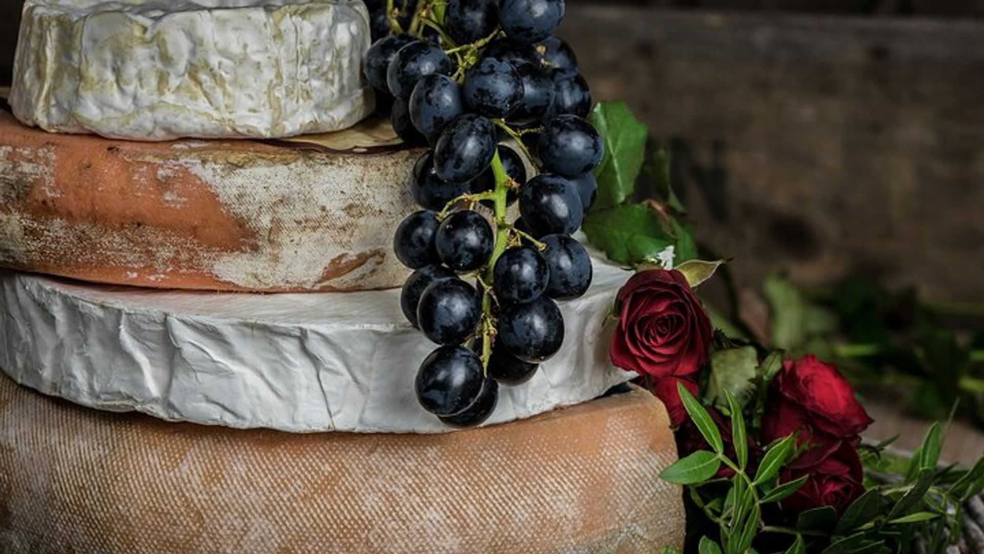 Paris Small-Group Walking and Food Tour Including Gourmet Tastings