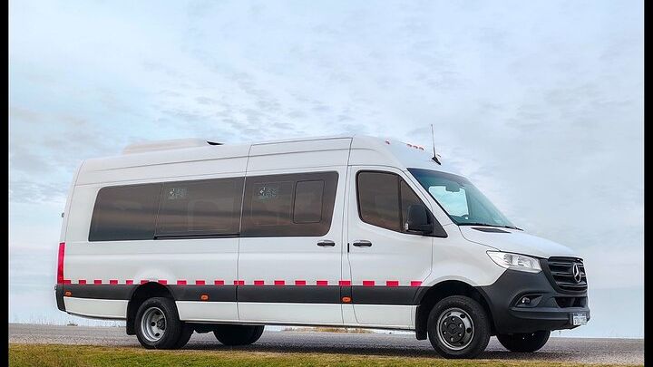 TRANSFER FROM OR TO THE AIRPORT (4 to 12 paxs)