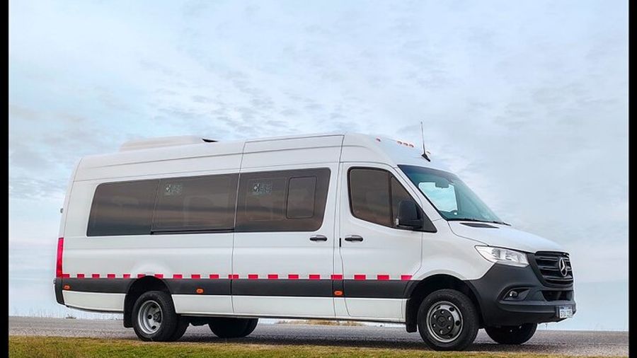 TRANSFER FROM OR TO THE AIRPORT (4 to 12 paxs)