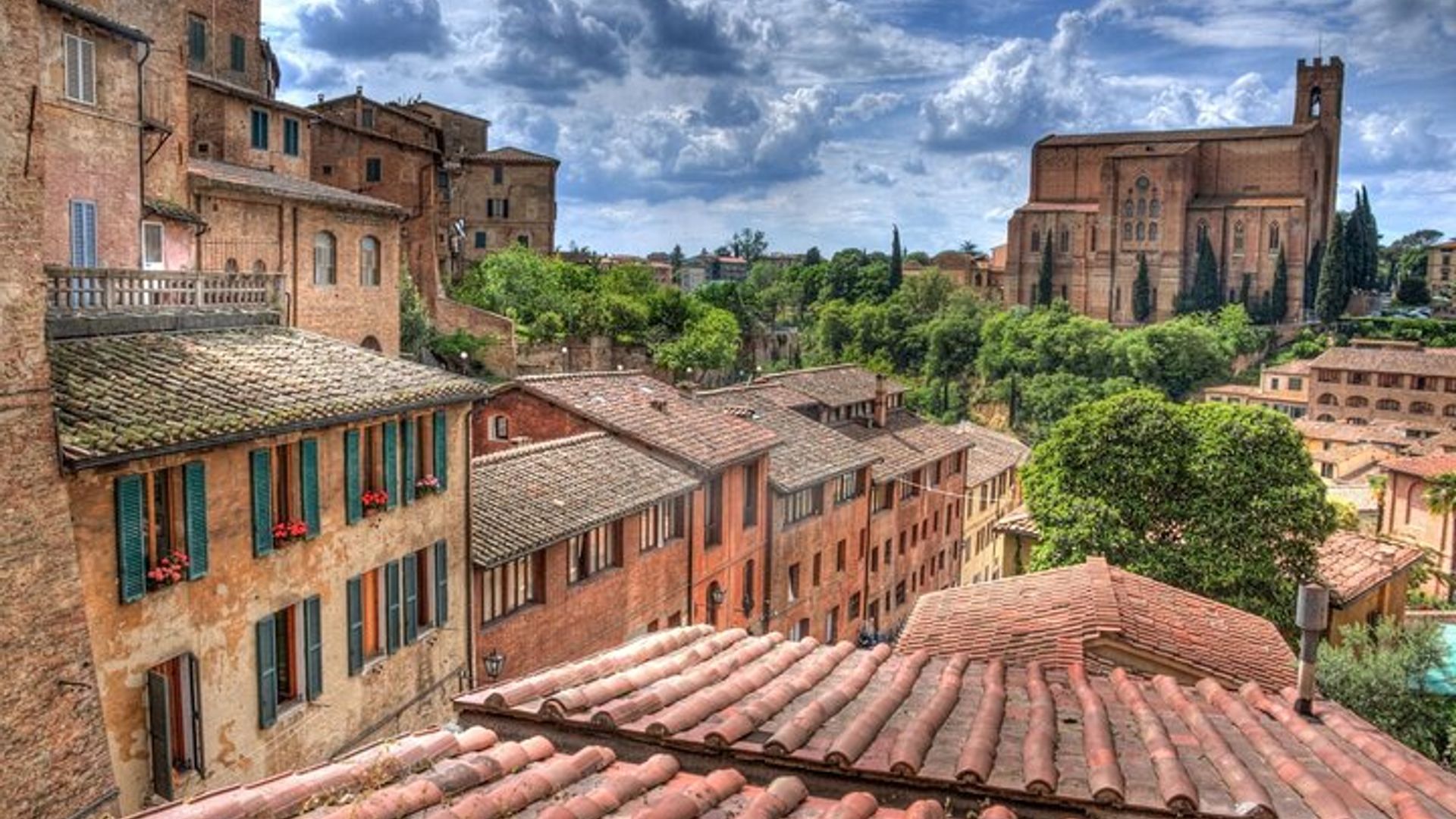 Siena Scavenger Hunt and Walking Tour