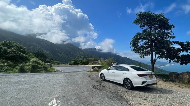 Scenic trip from Hue to Hoi An via Hai Van pass by car