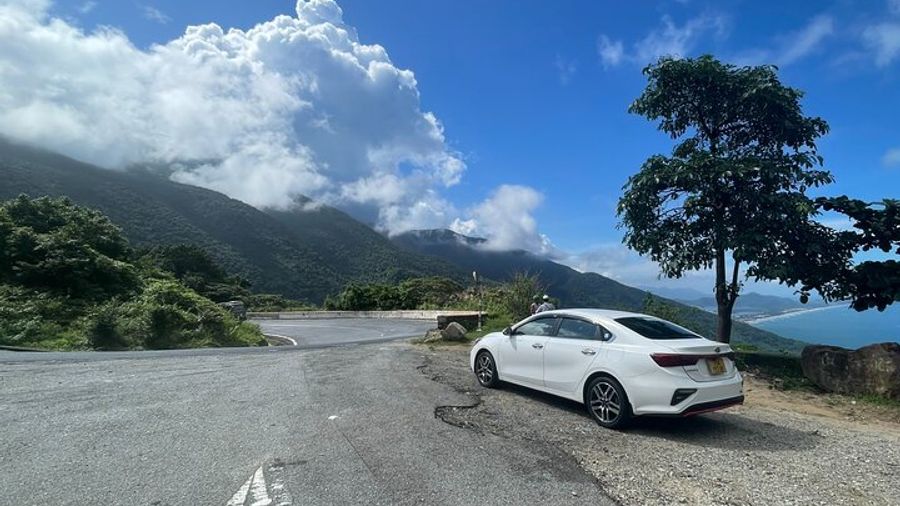 Scenic trip from Hue to Hoi An via Hai Van pass by car