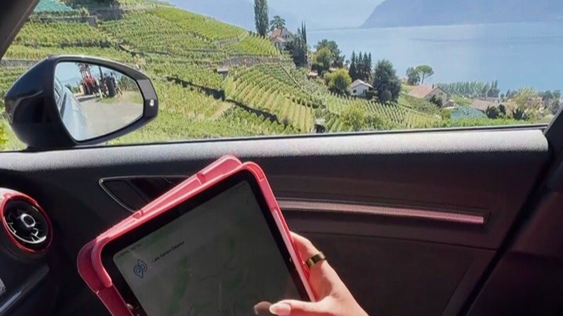 Lake Geneva Self-Guided Driving Audio Tour from Lausanne/Montreux