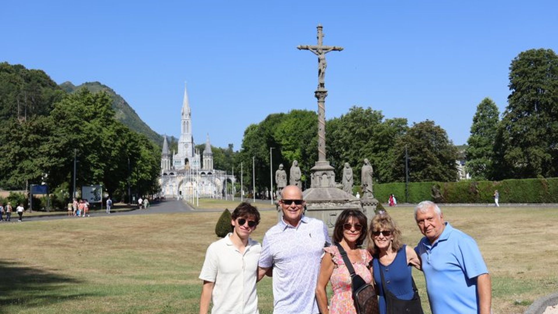 Tour privado espiritual de Lourdes desde San Sebastián