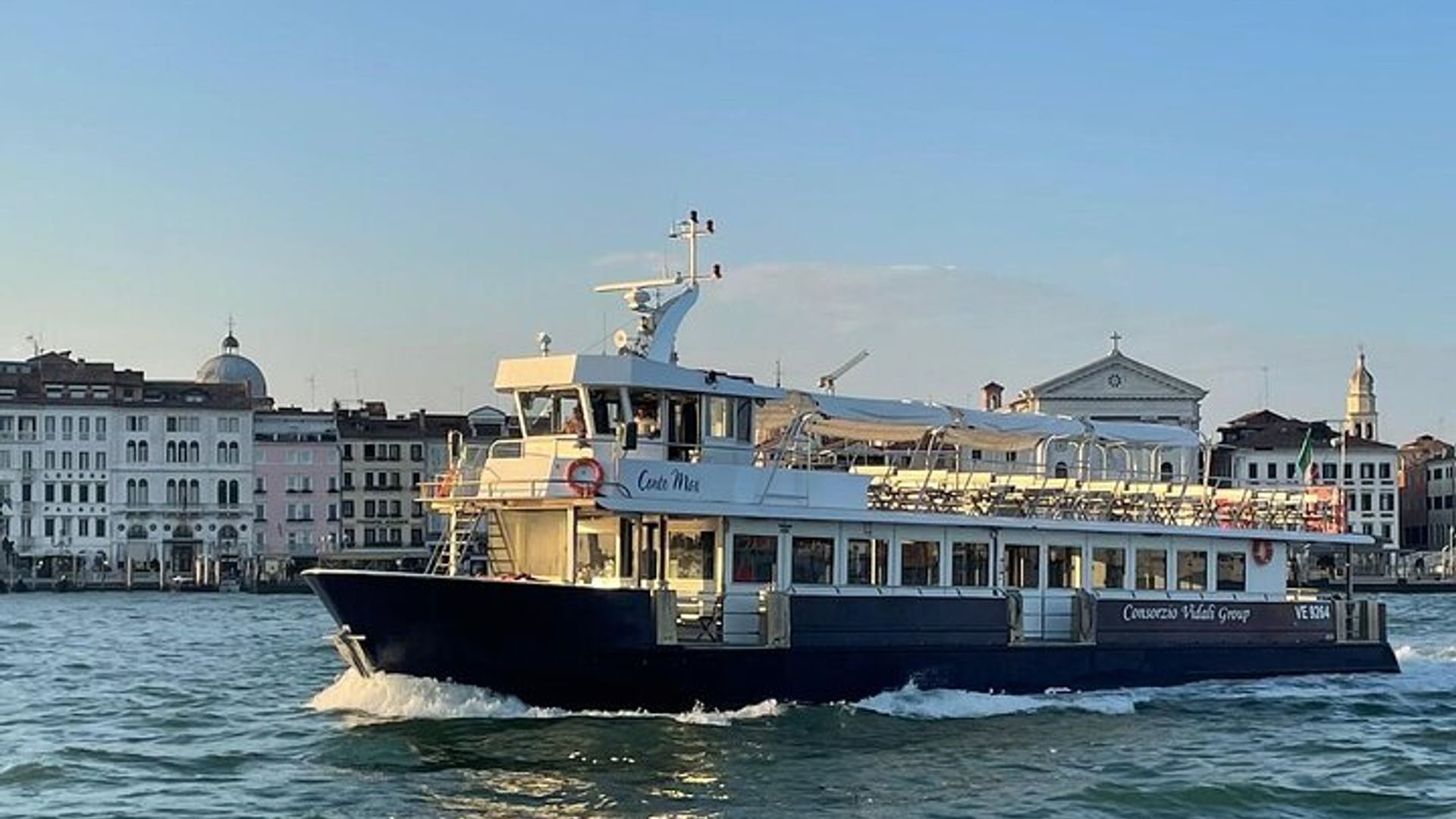 Half-Day Venice Lagoon Cruise: Murano Island and Burano Island