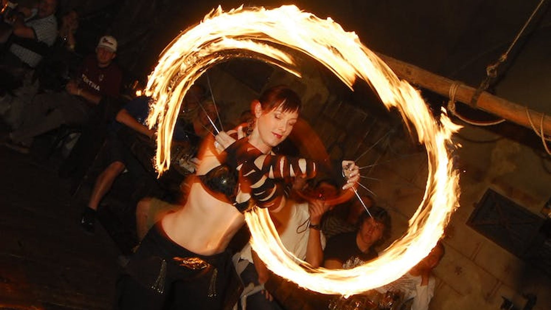 Prague: Medieval Dinner with Unlimited Drinks