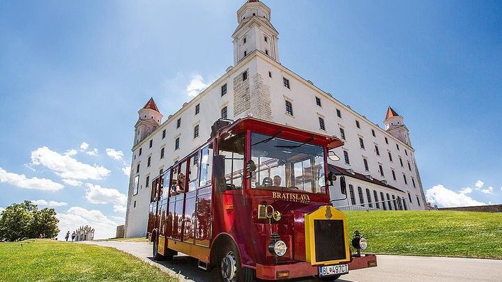 Big Castle Tour in Bratislava by Presporacik Sightseeing Vehicle