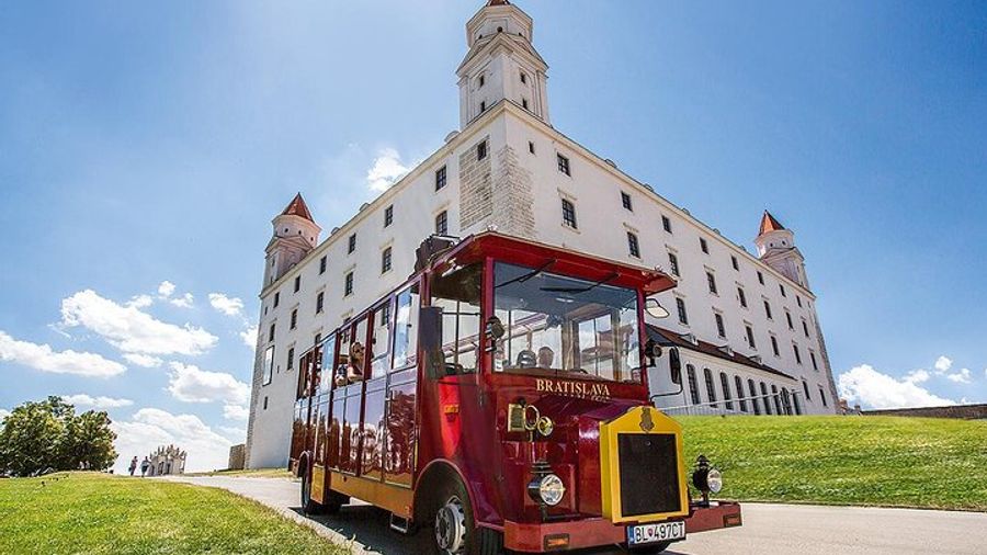 Big Castle Tour in Bratislava by Presporacik Sightseeing Vehicle
