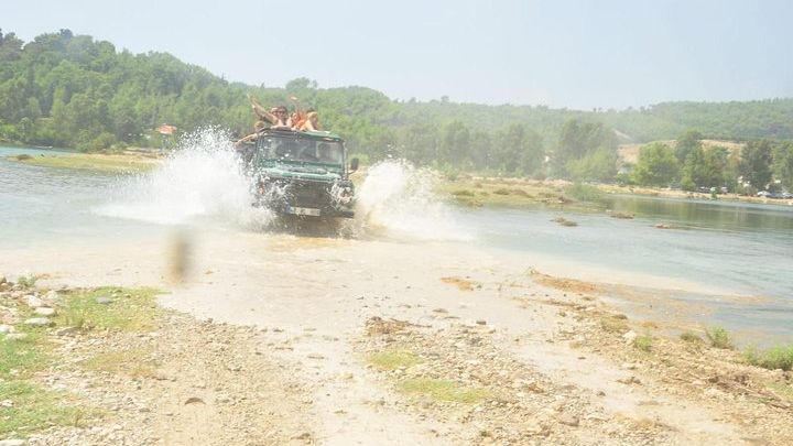 Side: Jeep Safari Adventure around Green Canyon w/Lunch