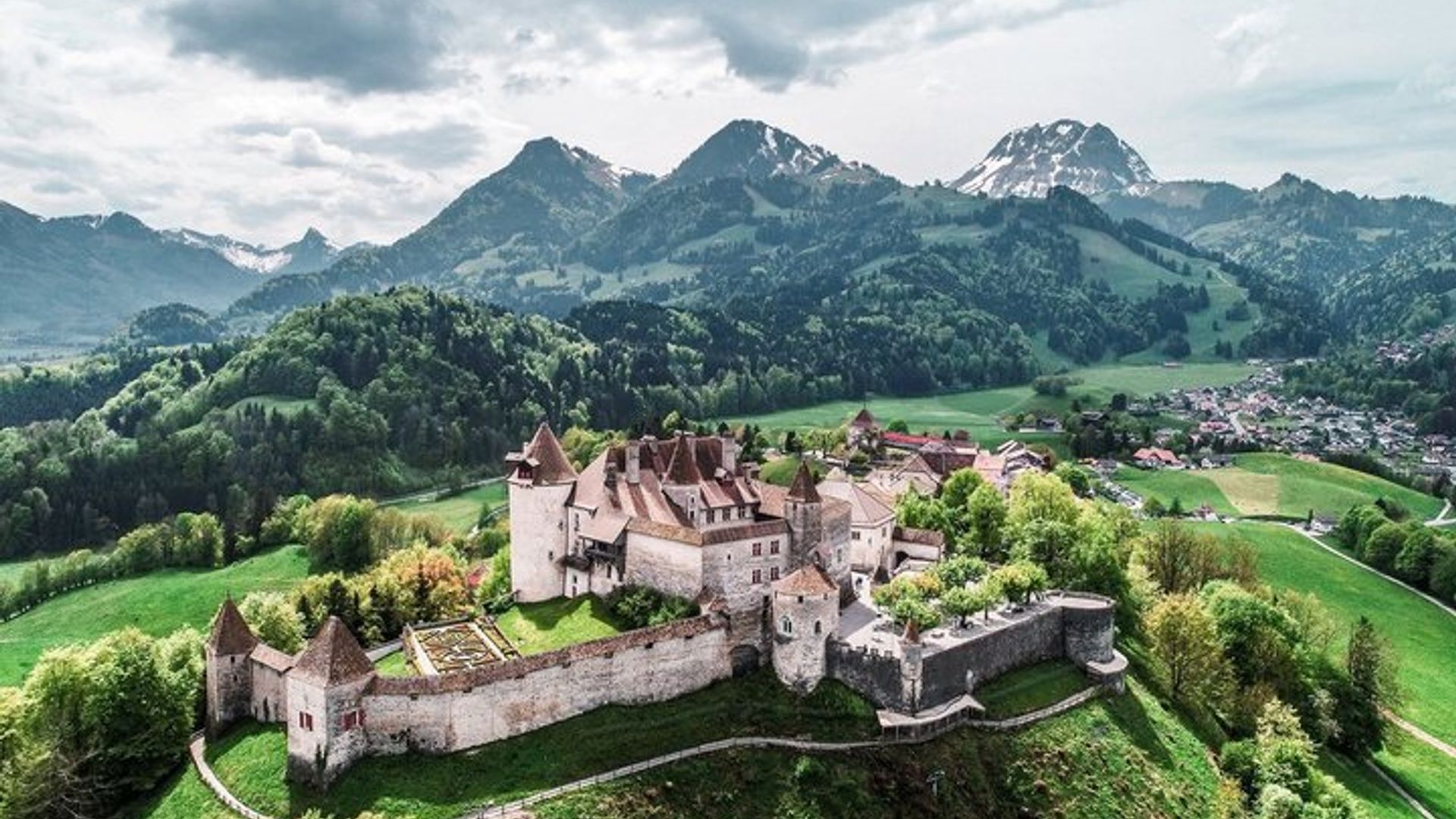 Excursion d’une journée complète de Genève au village de Gruyères et à l’usine de chocolat