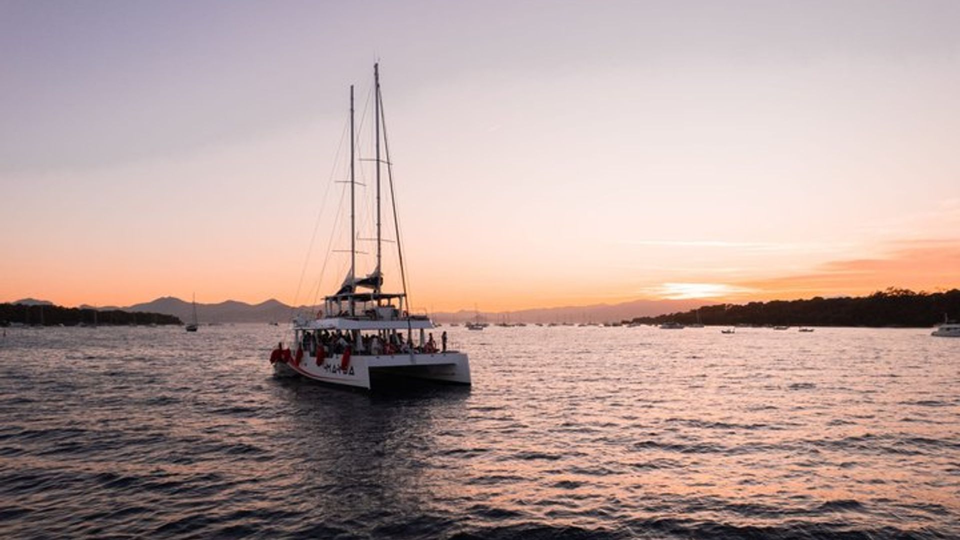 Marina Baie des Anges | Le Coucher de Soleil | Anse de la Salis