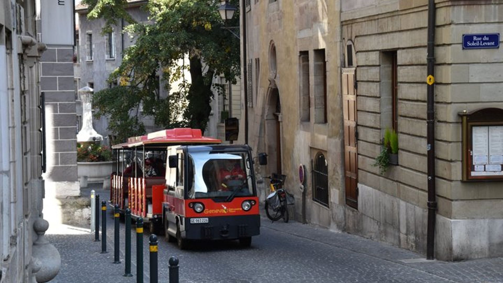 Visite touristique de Genève en bus ouvert et mini train