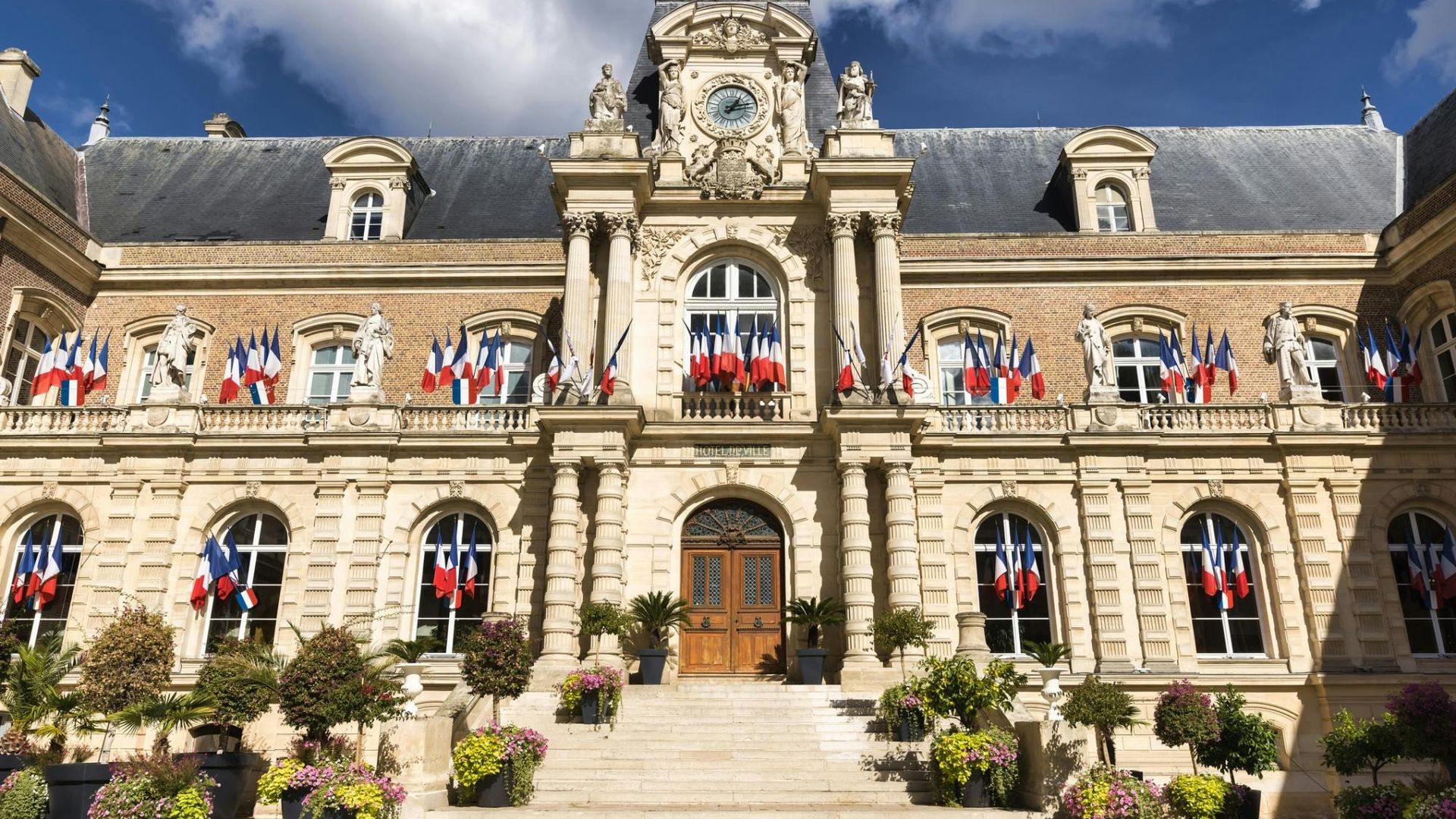 Amiens audio walking tour with monuments and canals