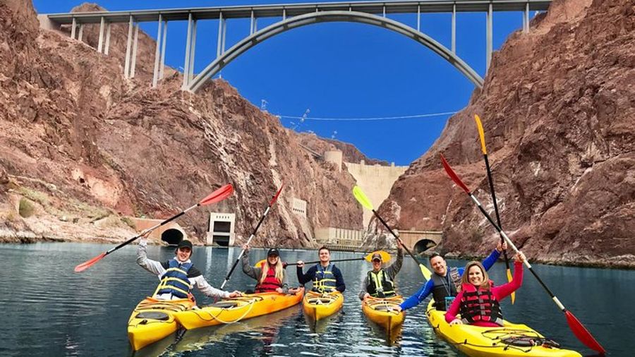 Small-Group Hoover Dam and Kayak Tour with Shuttle from Vegas