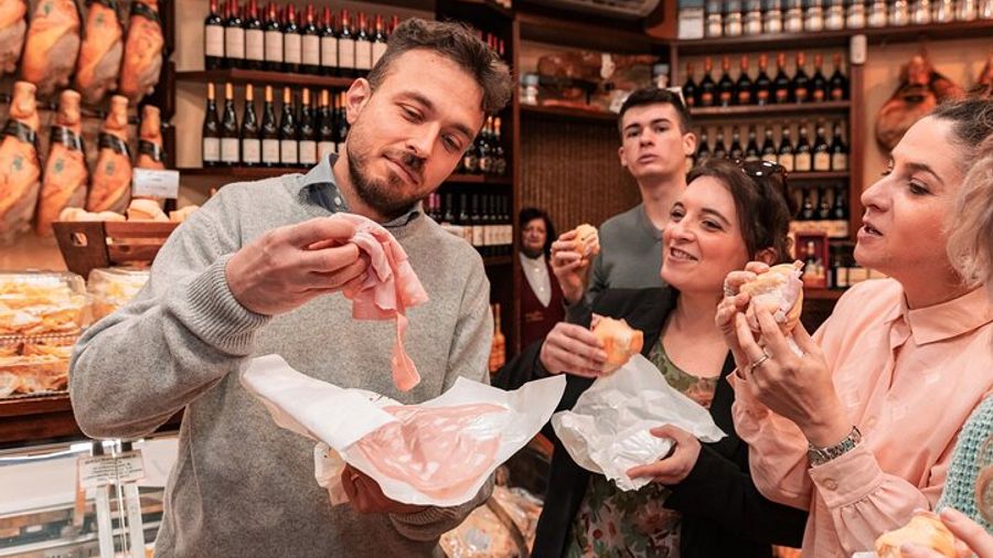 Bologna Small-Group Food and Market Tour With Tastings