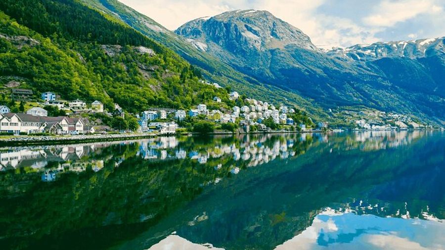 Hardangerfjord Waterfalls and Ferry Crossing Tour From Bergen