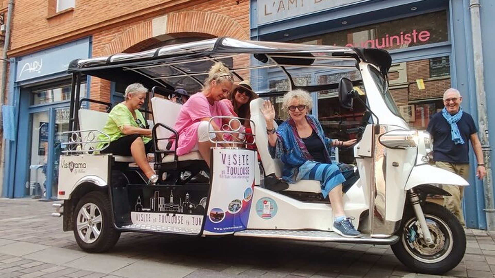 Toulouse Tour in Electric Tuk Tuk