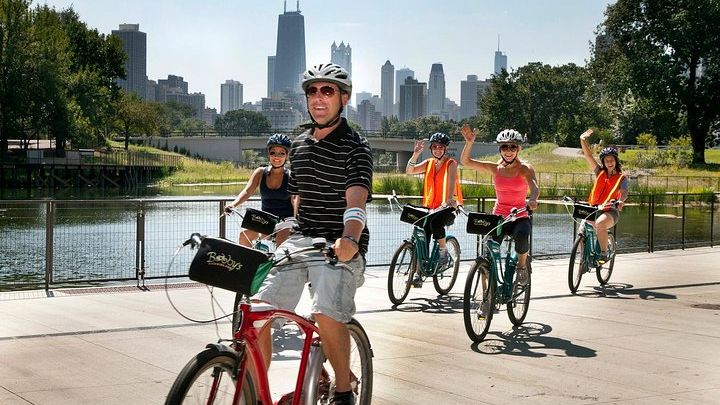 Chicago Highlights: The Loop Small-Group Cycling Tour