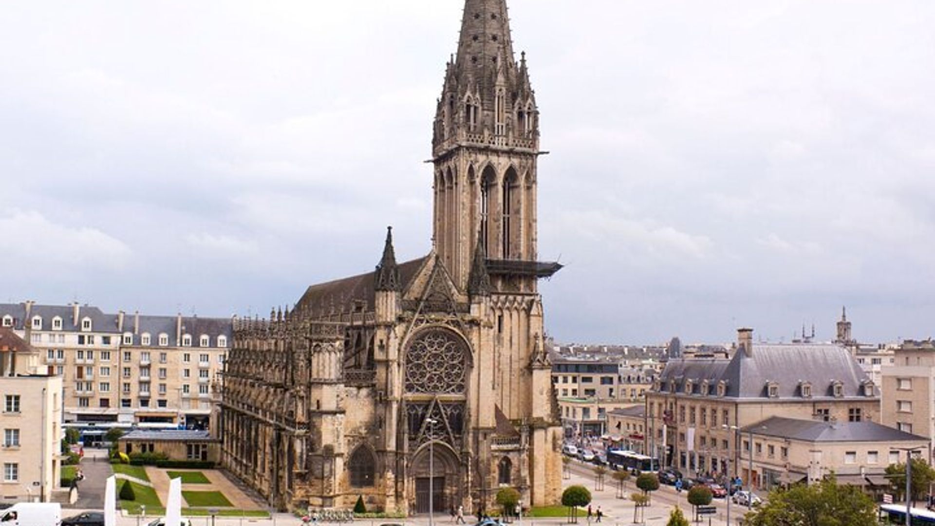 Caen Private Walking Tour with a Local