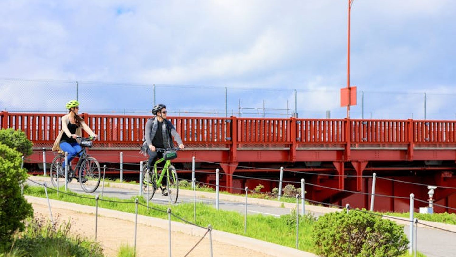 Golden Gate Bridge Bike Rentals with Sausalito Ferry Ticket image 1