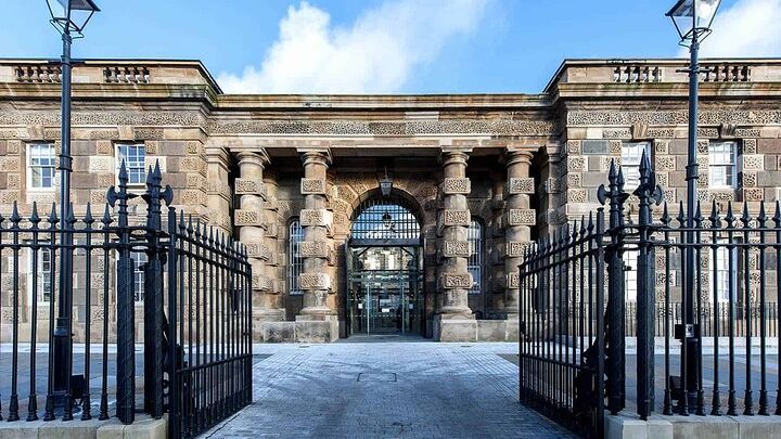 Belfast Black Taxi and Crumlin Road Gaol Private Tour