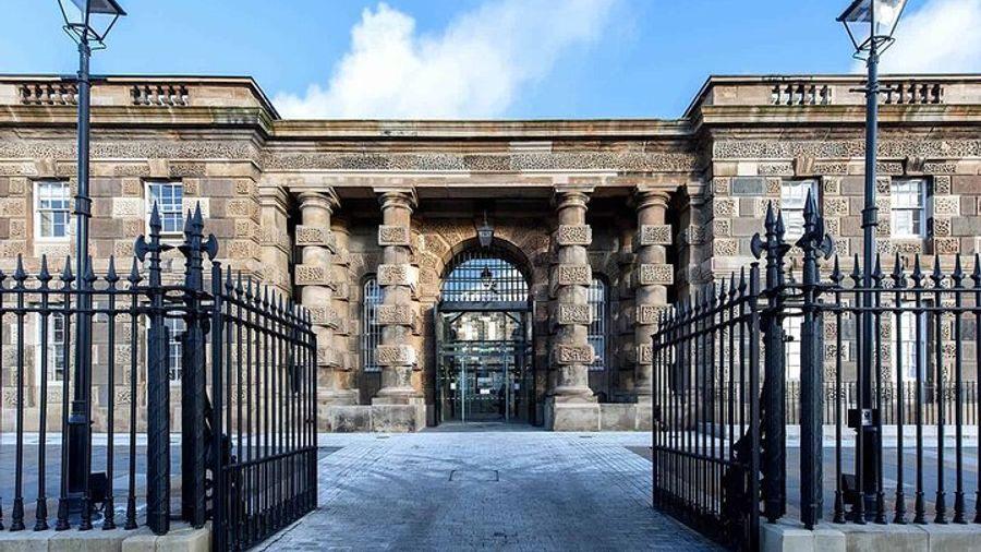 Belfast Black Taxi and Crumlin Road Gaol Private Tour