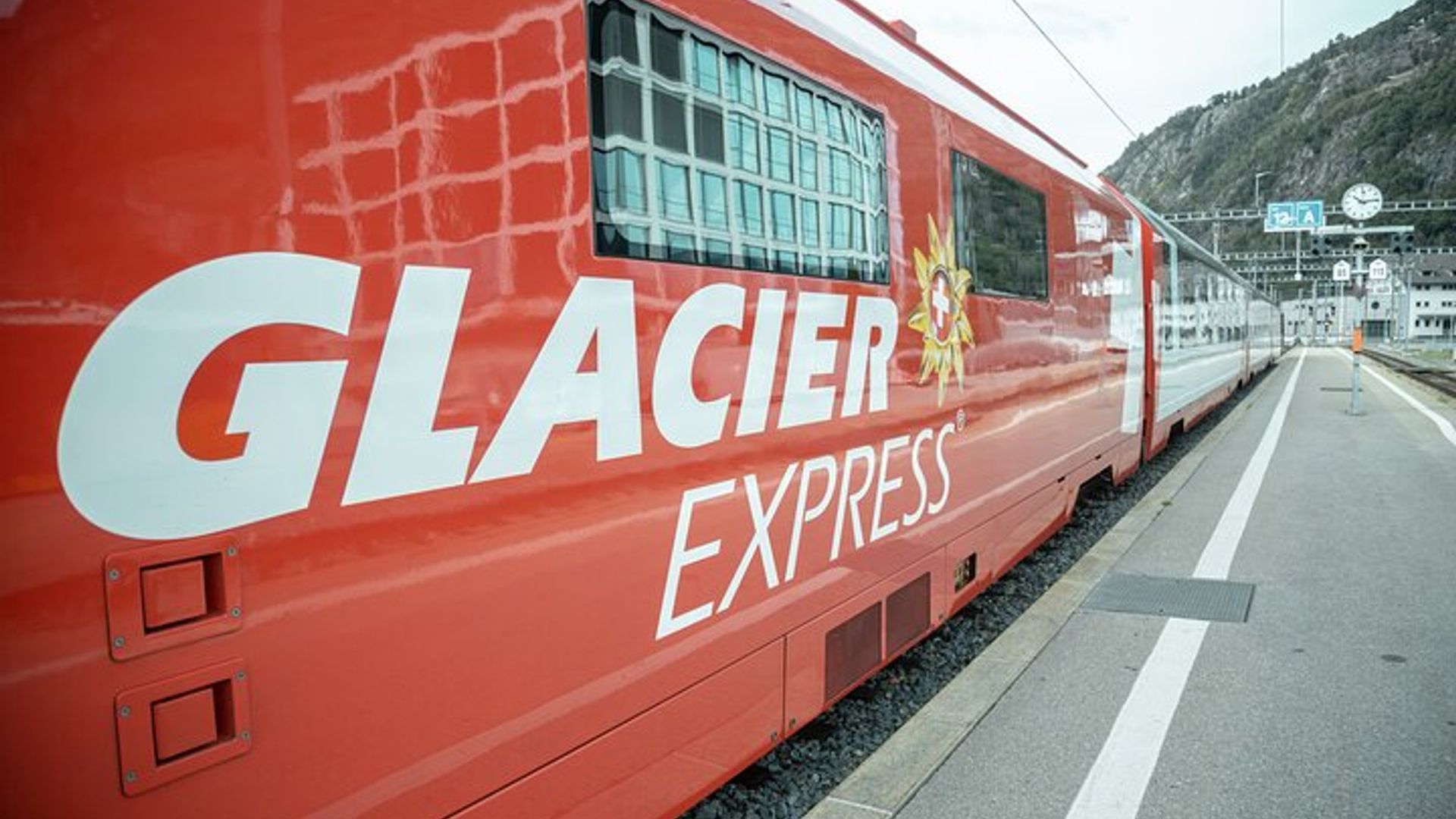 Basel: Small-Group Glacier Express, Swiss Alps, Lucerne Tour