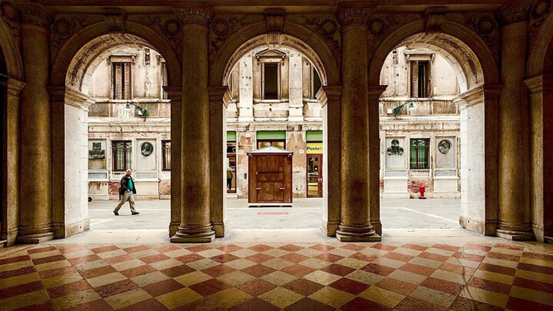 Venice: St Mark's Basilica, Doge's Palace, and Gondola Tour