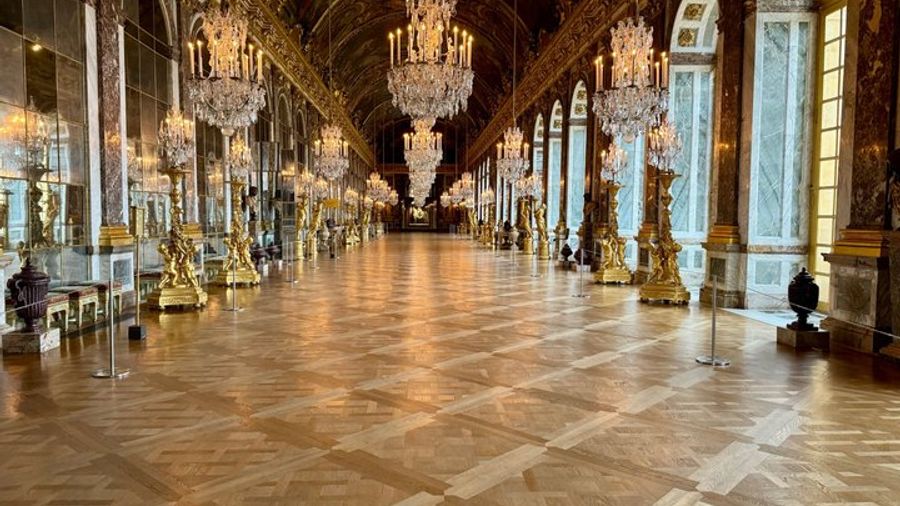 PRIVATE Versailles Palace & Gardens Tour with transfer included