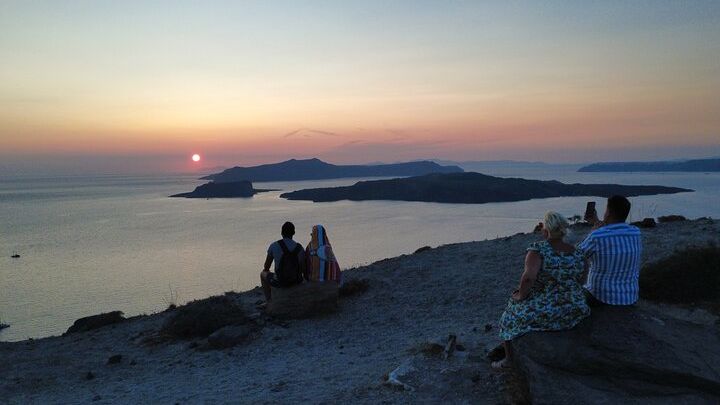 Santorini Private Custom Tour With Oia, Red Beach & Caldera