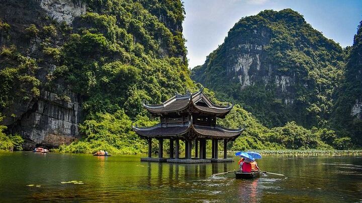 Ninh Binh Guided Day Trip by Limousine Bus with Lunch