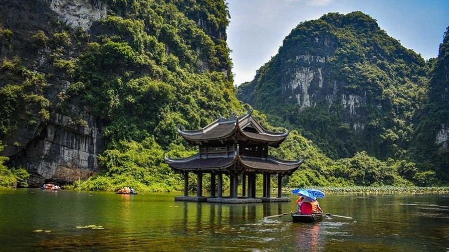 Ninh Binh Guided Day Trip by Limousine Bus with Lunch
