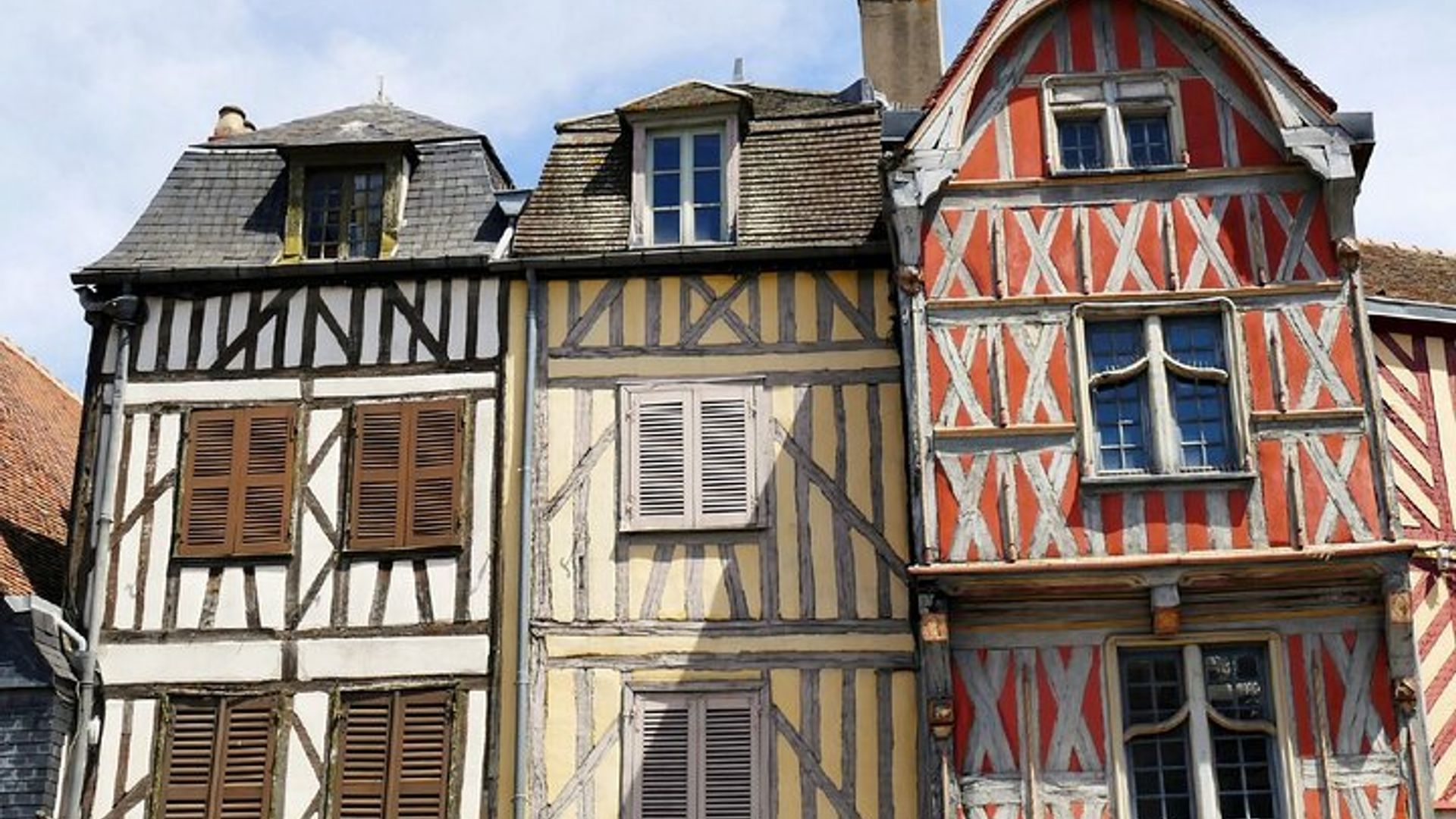 Auxerre Visite audioguidée à pied 1h15 et 21 commentaires audios