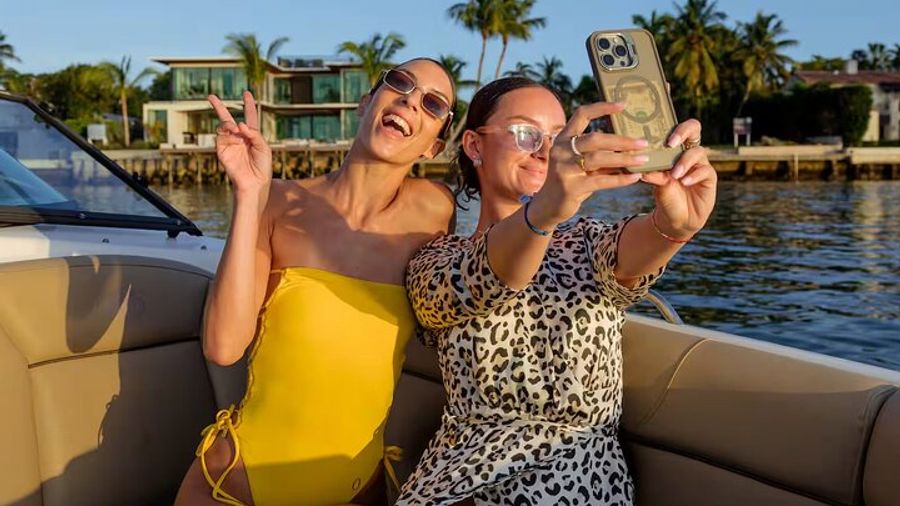 Miami: Luxury Private Boat Tour & Sandbar Experience