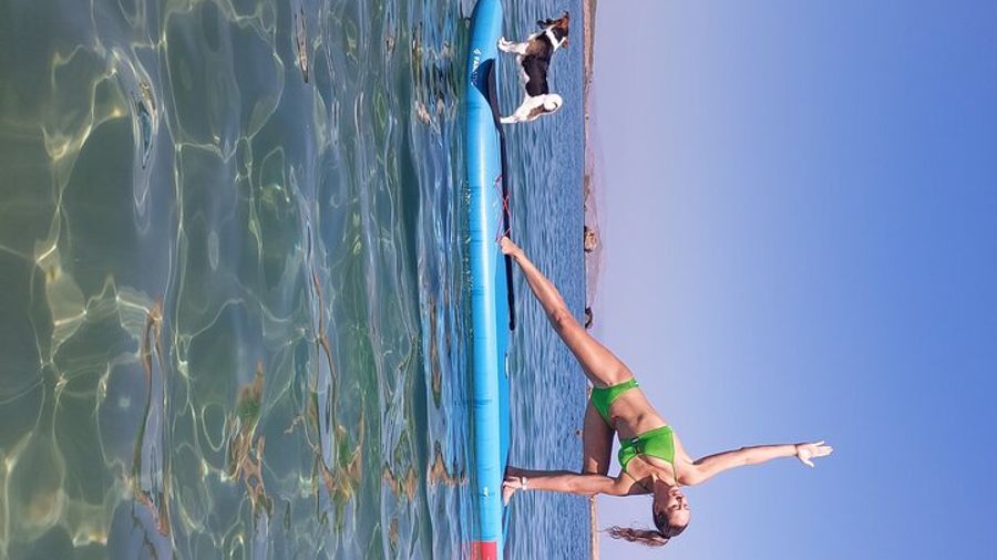Chania: Stand-Up Paddleboard Pilates Small-Group Class