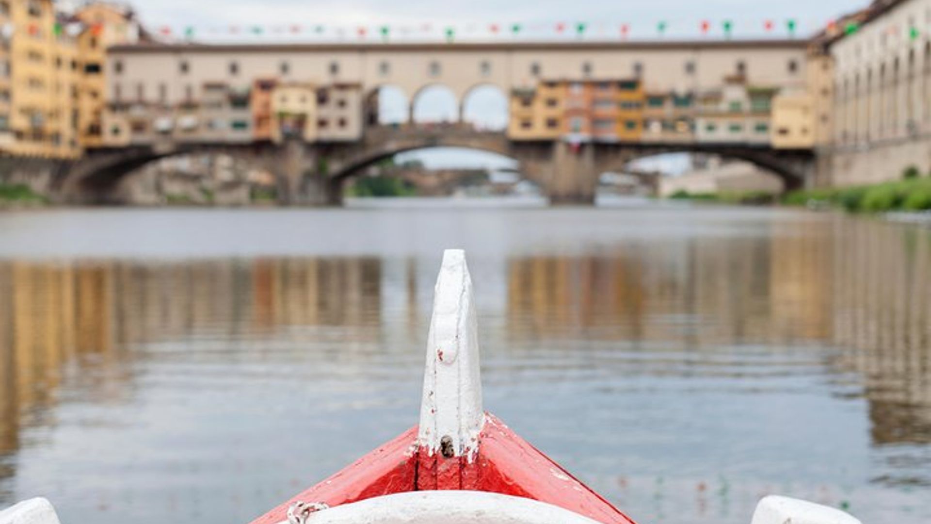 Crociera sul Fiume a Firenze su un Tradizionale Barchetto