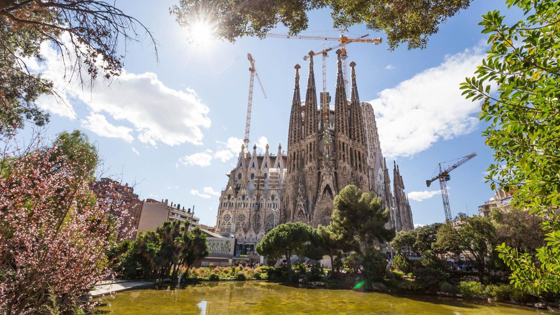 Skip the Line: Sagrada Família Guided Tours