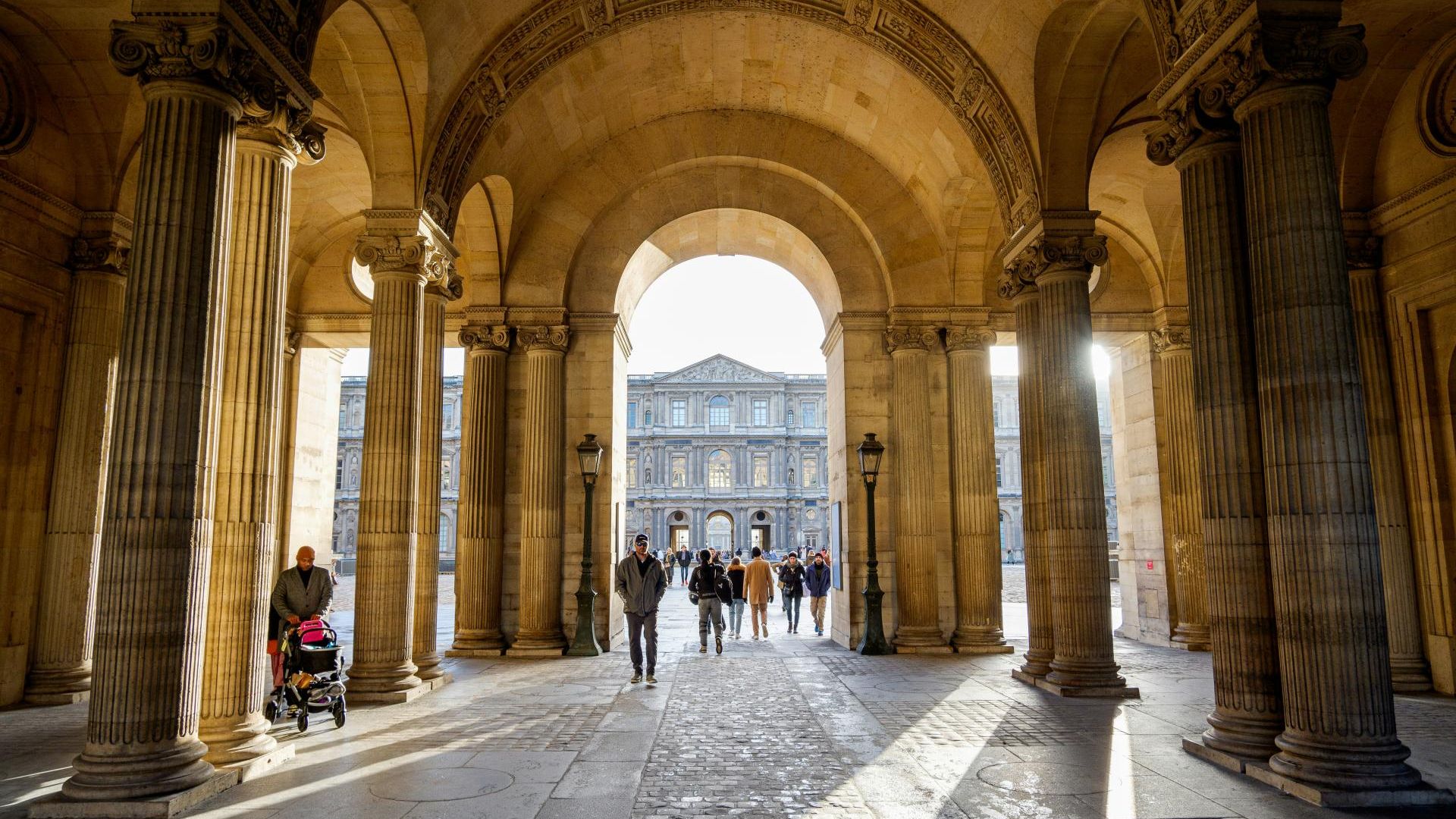 Guided visit of the Louvre museum and Orsay museum ticket
