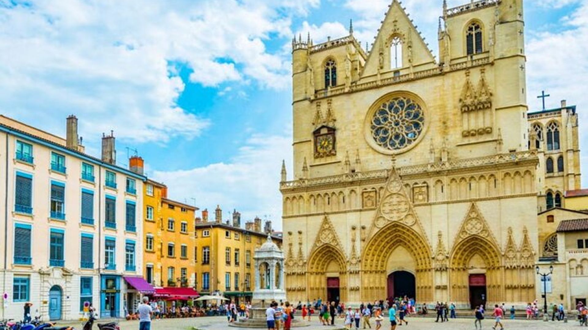 Guided Walking Tour through the streets of Lyon