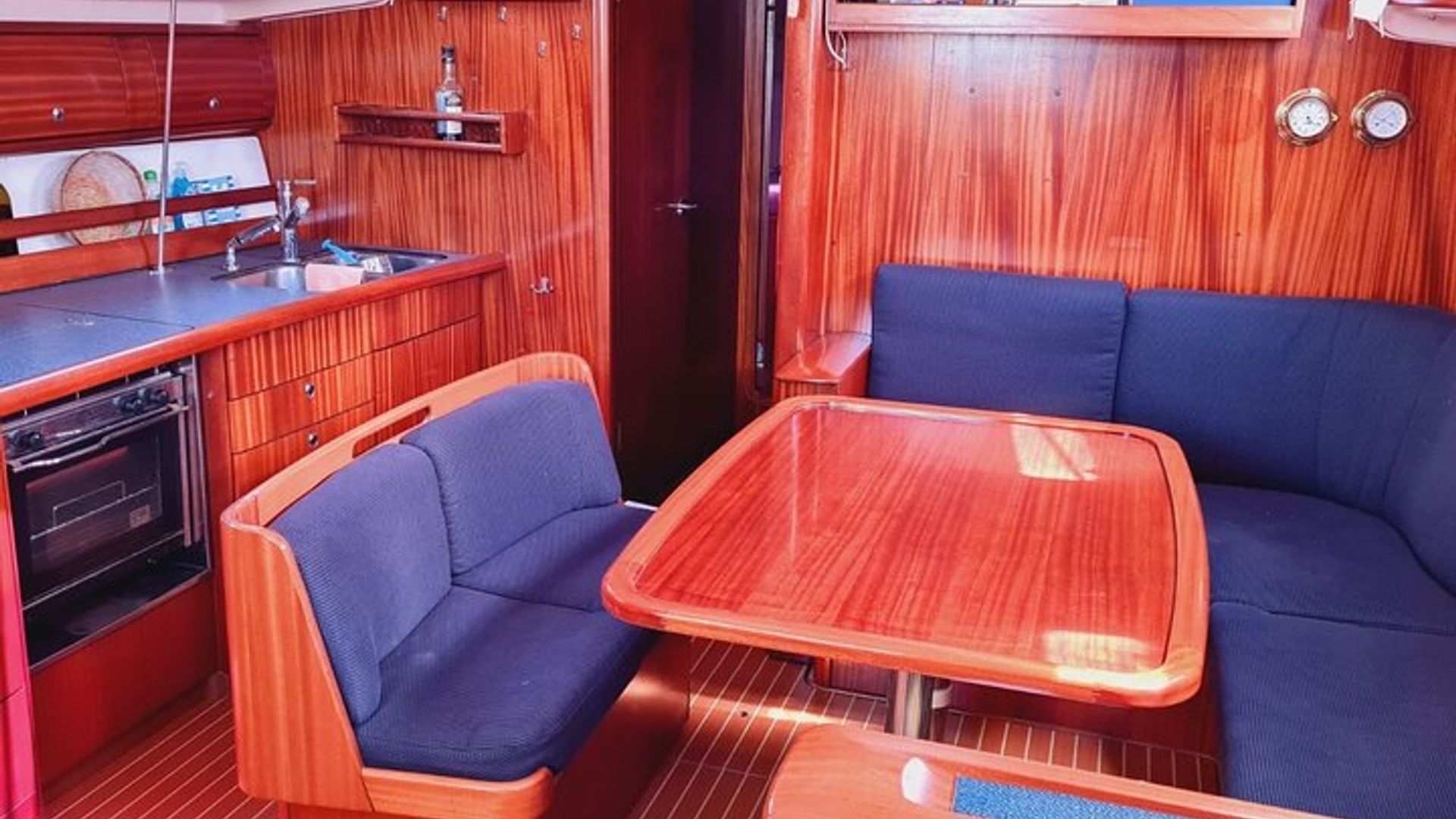 A full-day, small-group La Maddalena sailing tour