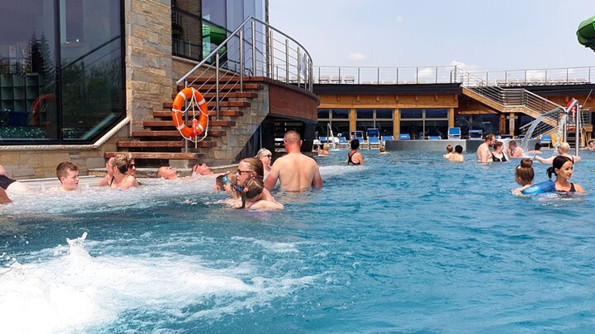 Private Full-Day Dunajec Rafting and Thermal Baths Tour from Krakow