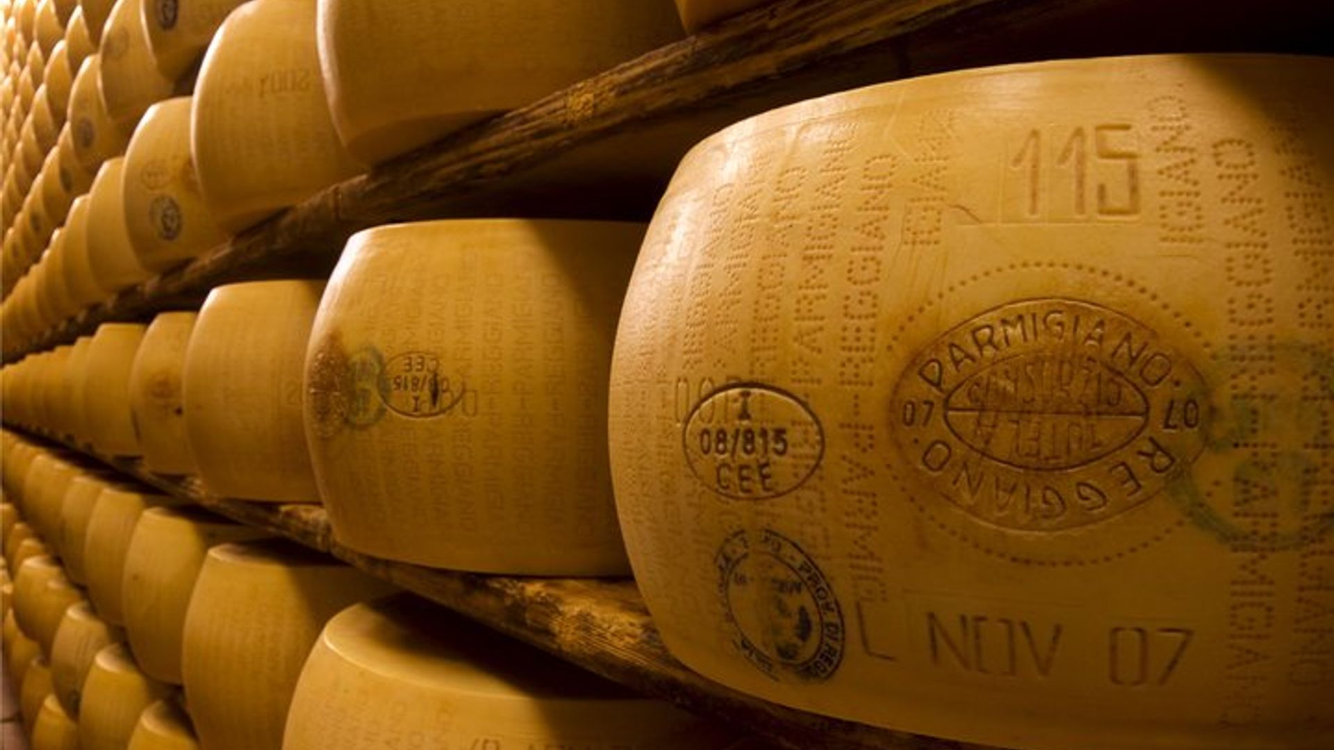 Parmigiano-Reggiano Cheese Factory Small group Tour From Parma