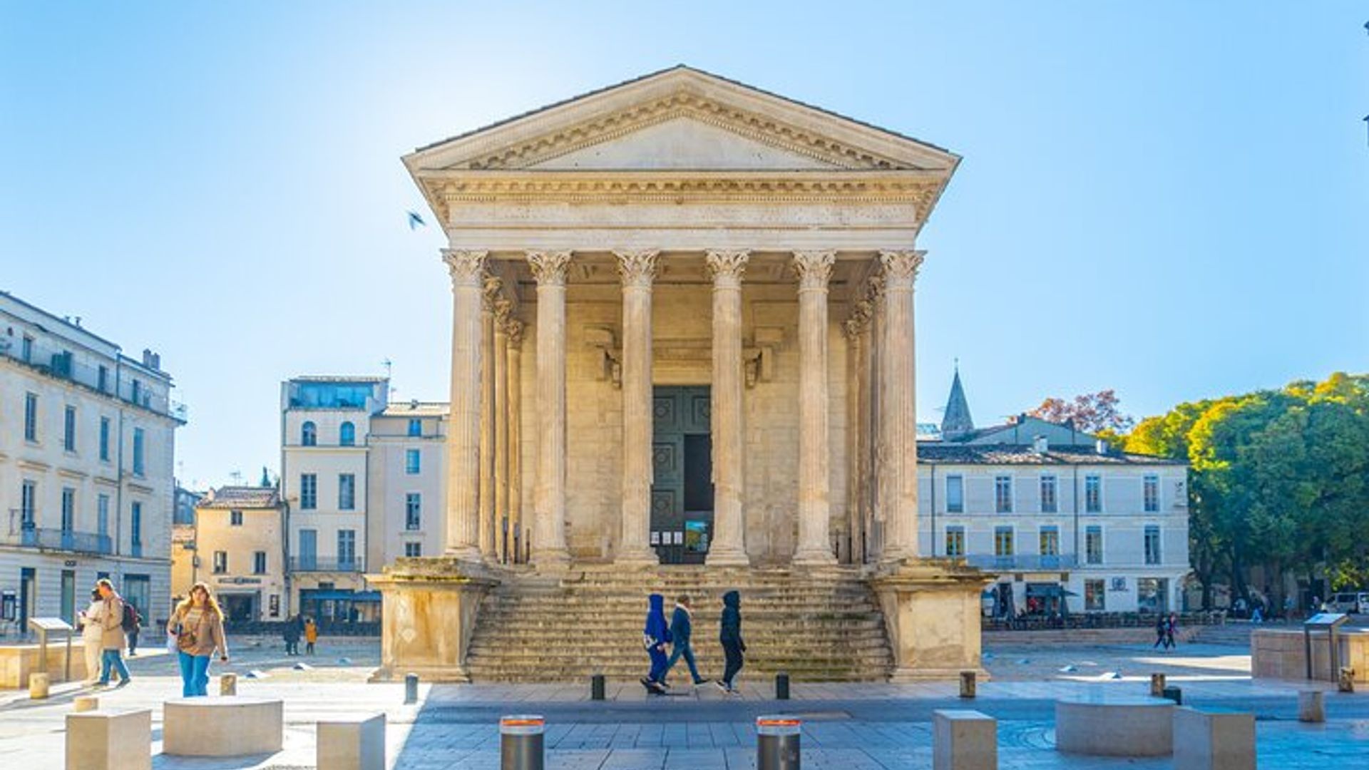 Nimes Unforgettable and Maison Carrée Private Tour in Spanish