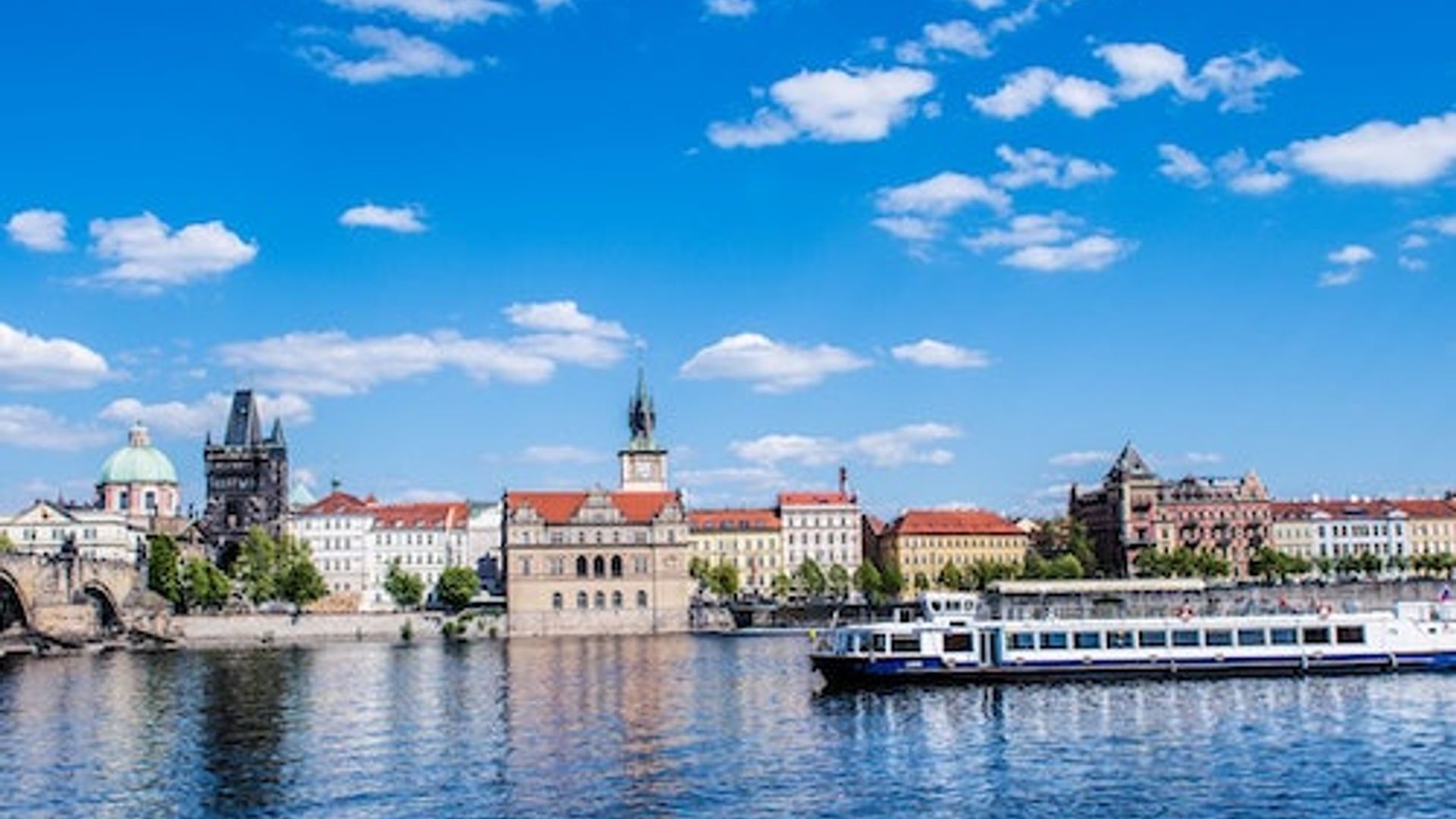 Prague: Lunch Cruise on the Vltava River