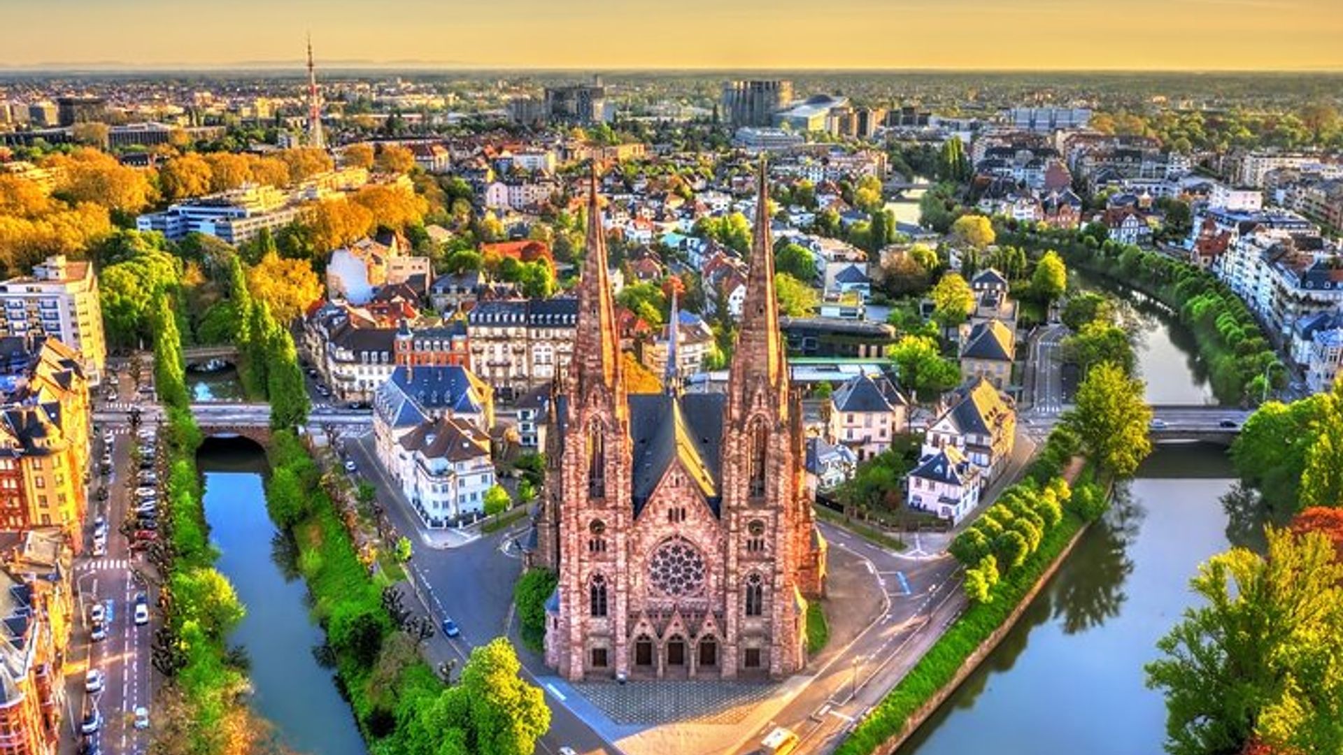 Private transfer: Brussels to Strasbourg with 2h Sightseeing stop
