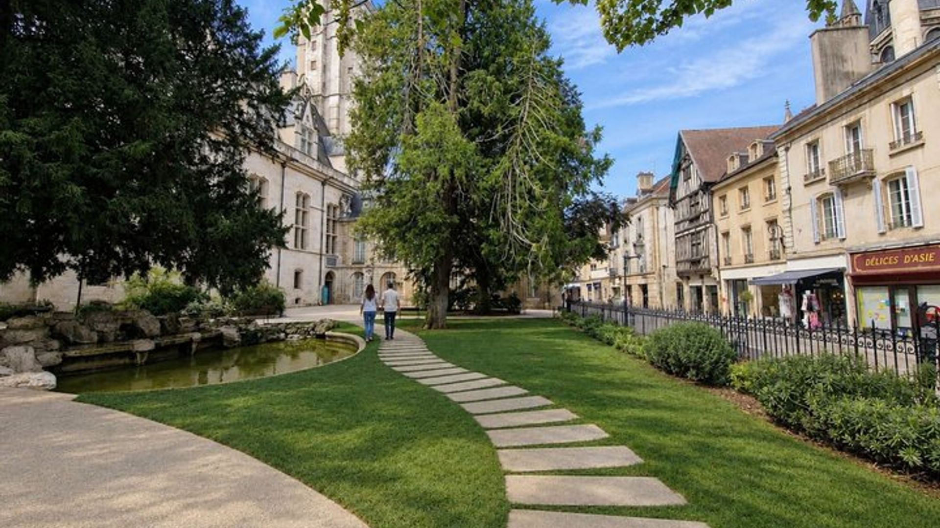 Dijon Scavenger Hunt & Highlights Self-Guided Walking Tour